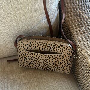 Universal Threads Leopard/Cheetah Print Crossbody Bag